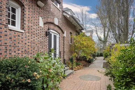 63 Coggeshall Avenue Newport RI 02840