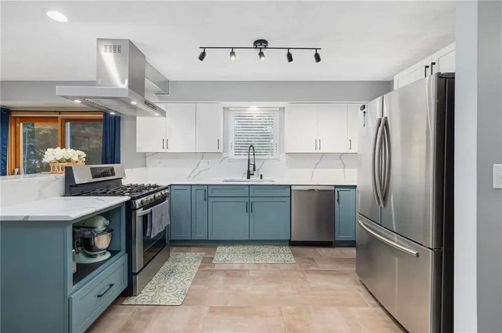 5 Cyr Court West Warwick RI 02893