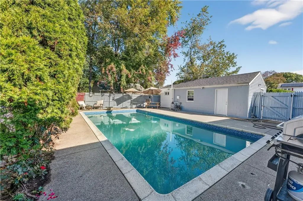 15 Don Court Pawtucket RI 02861