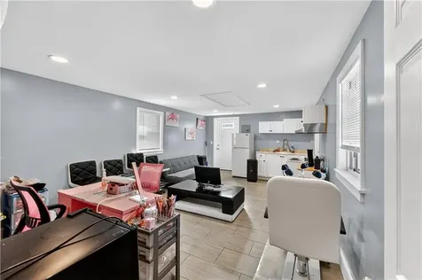 15 Don Court Pawtucket RI 02861