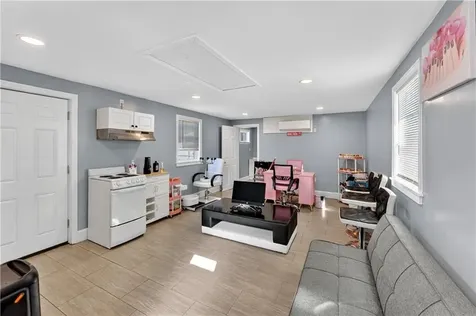 15 Don Court Pawtucket RI 02861