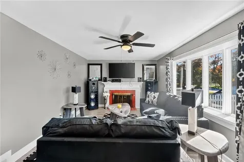 15 Don Court Pawtucket RI 02861