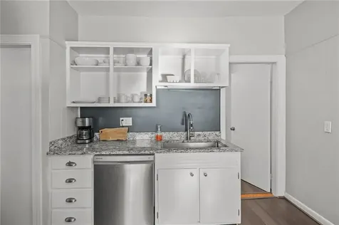 48 Constitution Street Bristol RI 02809