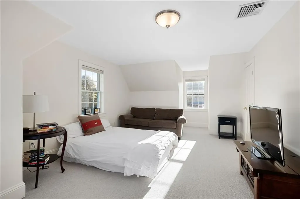 62 Howland Avenue Middletown RI 02842