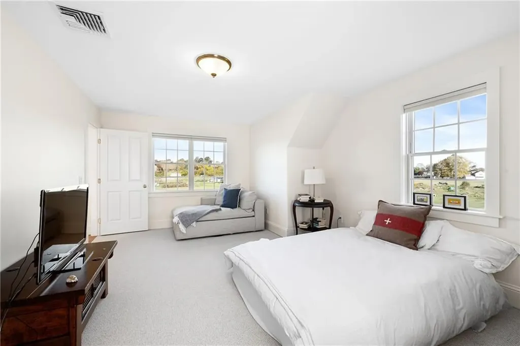 62 Howland Avenue Middletown RI 02842