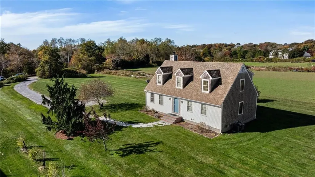 62 Howland Avenue Middletown RI 02842