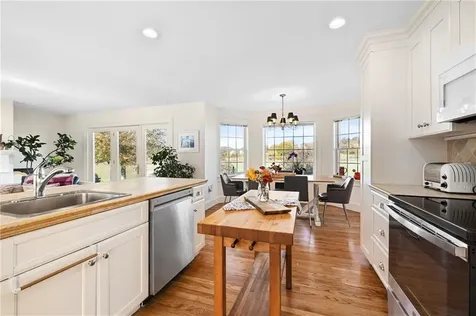 62 Howland Avenue Middletown RI 02842