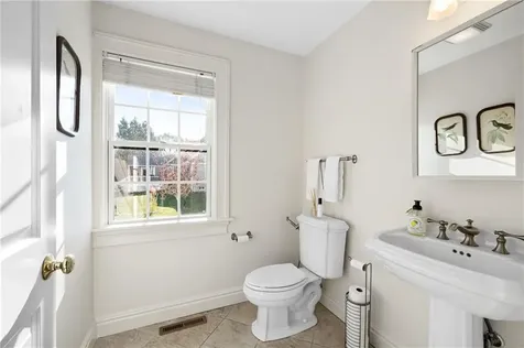 62 Howland Avenue Middletown RI 02842