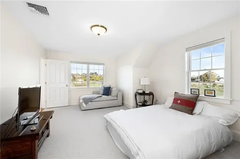 62 Howland Avenue Middletown RI 02842