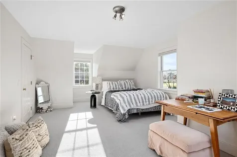 62 Howland Avenue Middletown RI 02842