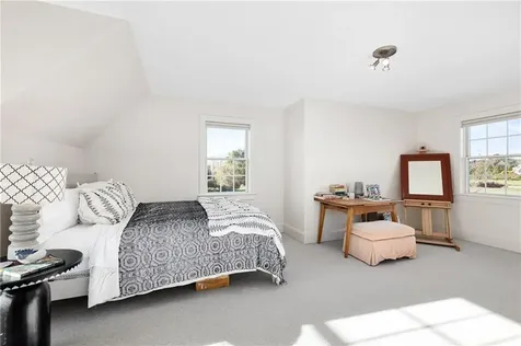 62 Howland Avenue Middletown RI 02842