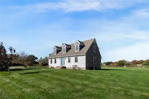 62 Howland Avenue Middletown RI 02842