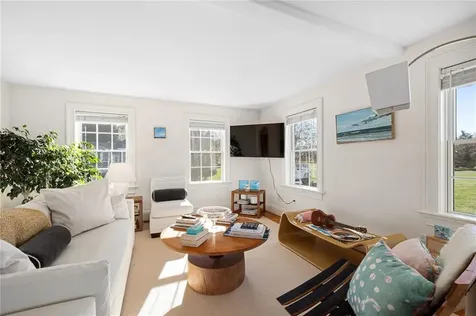 62 Howland Avenue Middletown RI 02842