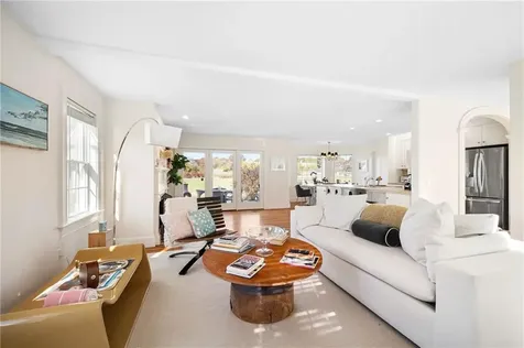 62 Howland Avenue Middletown RI 02842