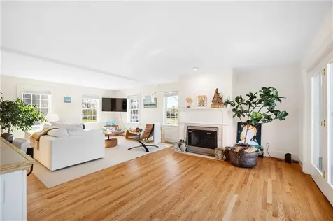 62 Howland Avenue Middletown RI 02842