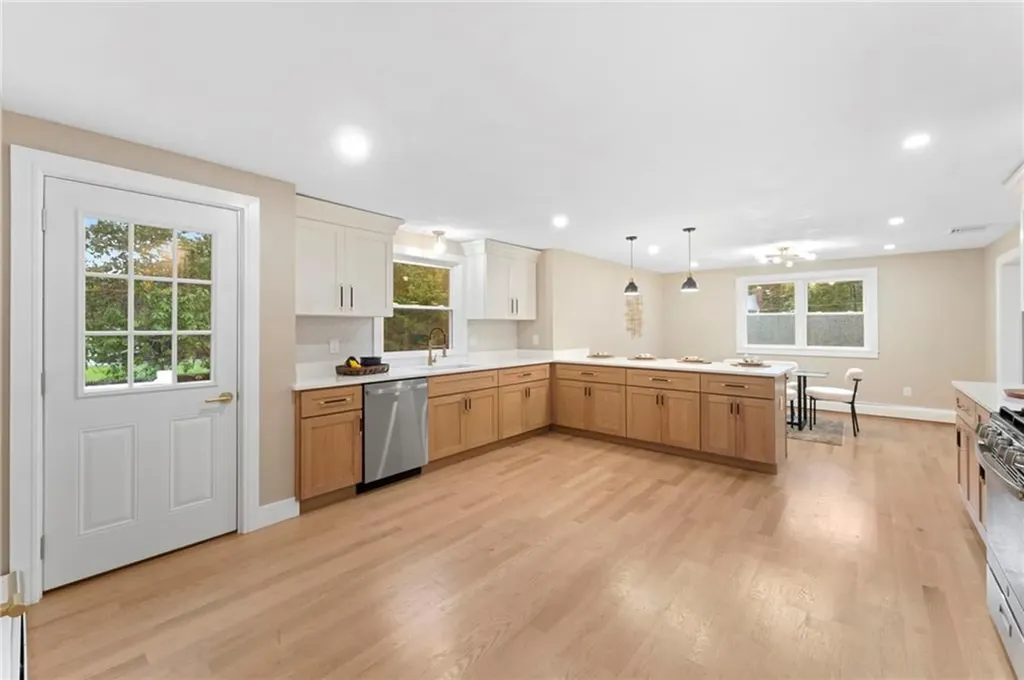 75 Walnut Road North Kingstown RI 02852