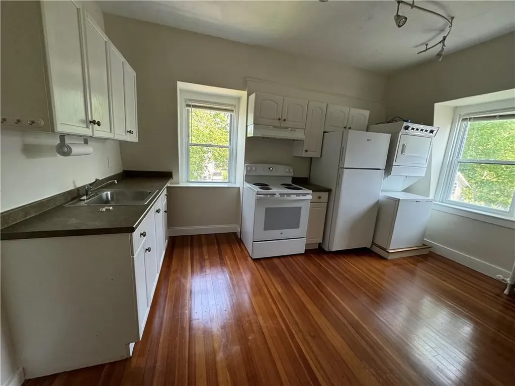 Newport RI, 26 Ayrault Street, Unit 3