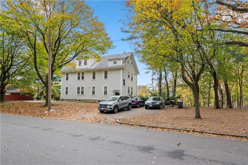 308 310 Pleasant Valley Parkway Providence RI 02908