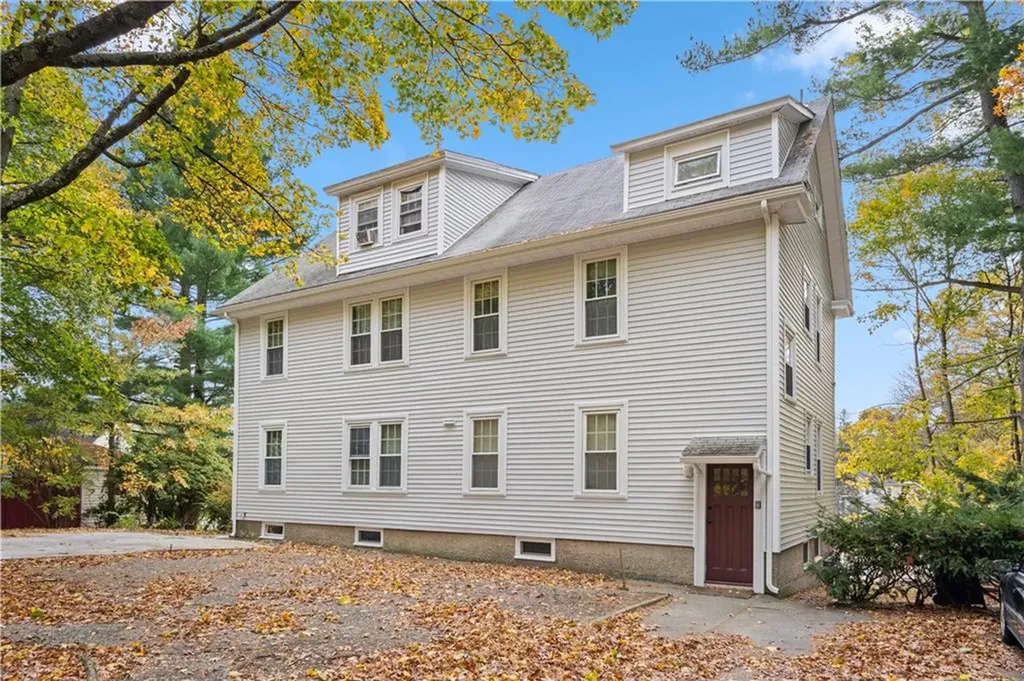 308 310 Pleasant Valley Parkway Providence RI 02908