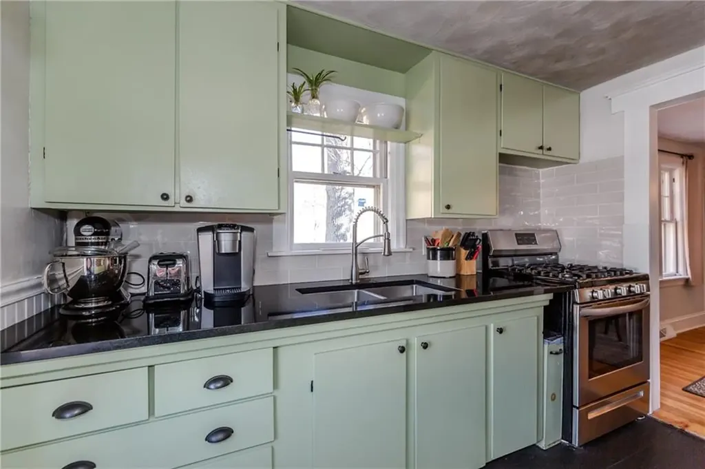 6 Wadsworth Avenue Smithfield RI 02917