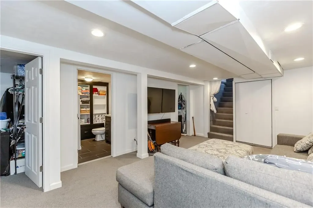 6 Wadsworth Avenue Smithfield RI 02917