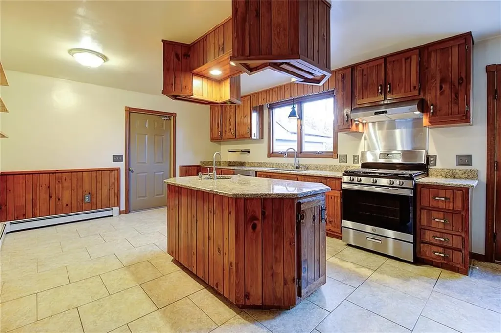 33 Sandy Way Cumberland RI 2864