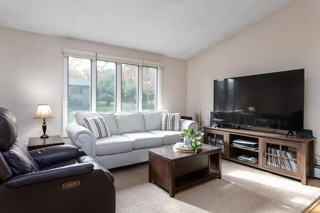 17 Wampum Drive Warwick RI 02886