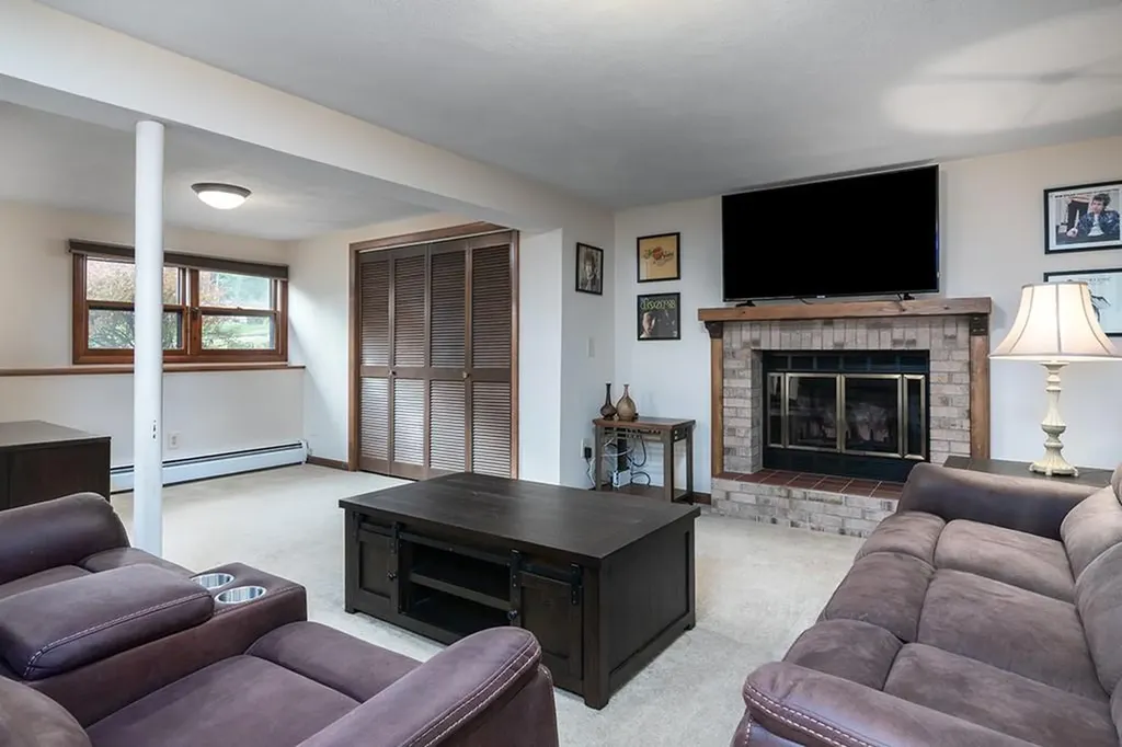 17 Wampum Drive Warwick RI 02886