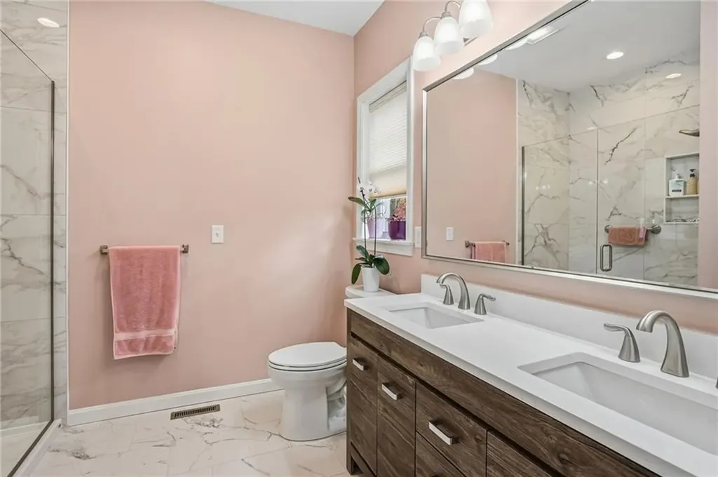 46 Lilyana Way Cranston RI 02920