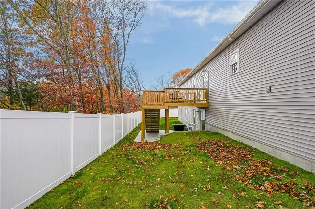 46 Lilyana Way Cranston RI 02920