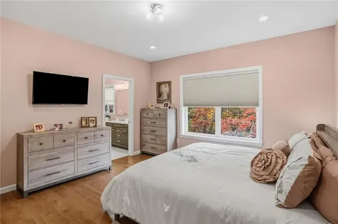 46 Lilyana Way Cranston RI 02920