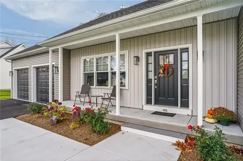 46 Lilyana Way Cranston RI 02920