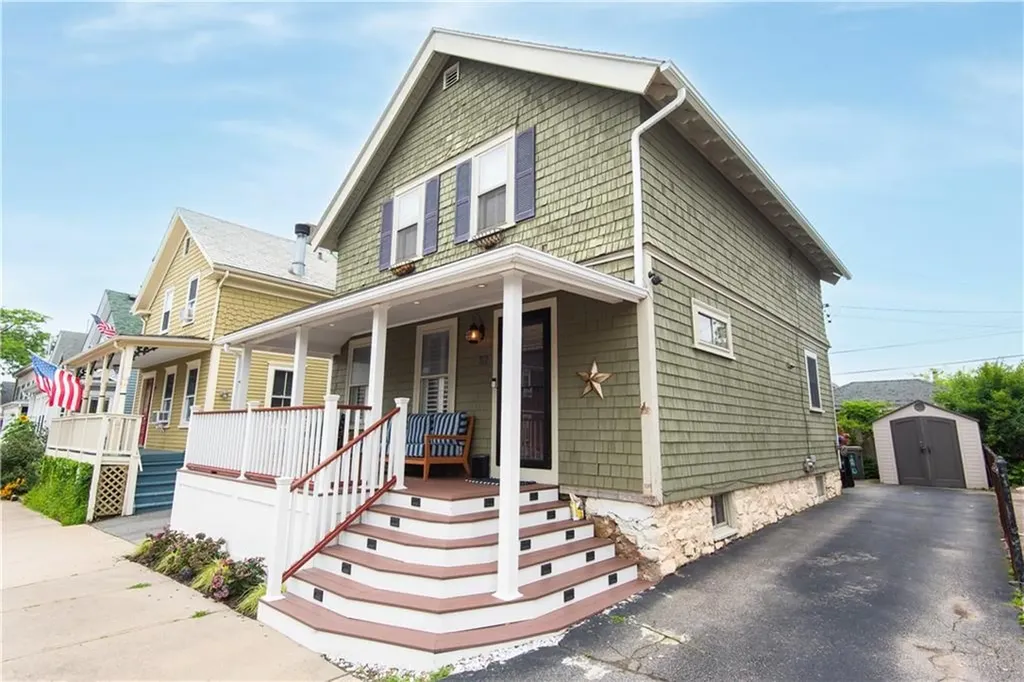 32 Hammond Street Newport RI 02840