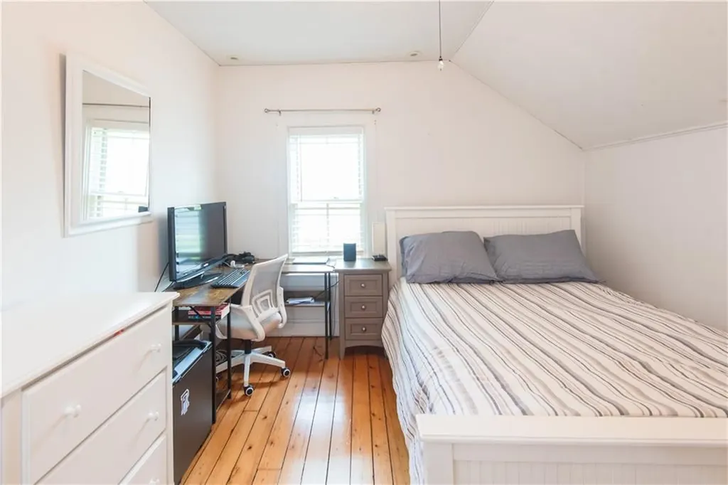 32 Hammond Street Newport RI 02840