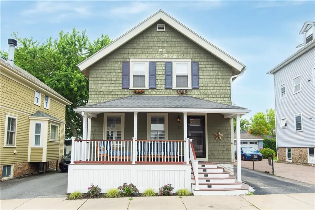 32 Hammond Street Newport RI 02840