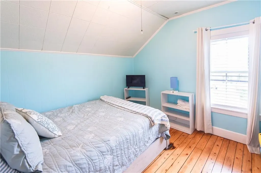 32 Hammond Street Newport RI 02840