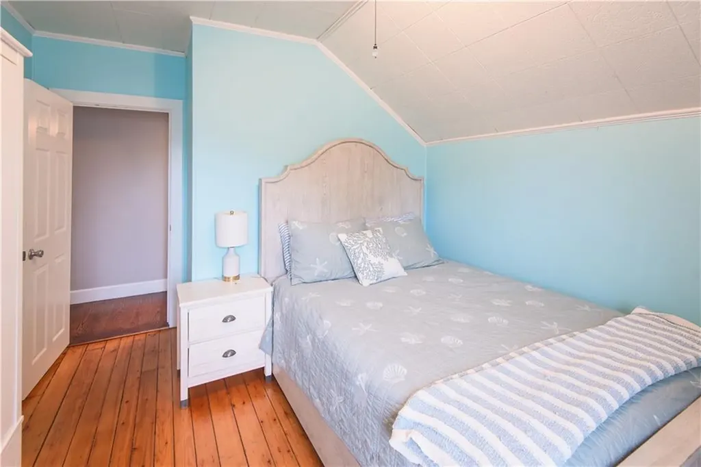 32 Hammond Street Newport RI 02840