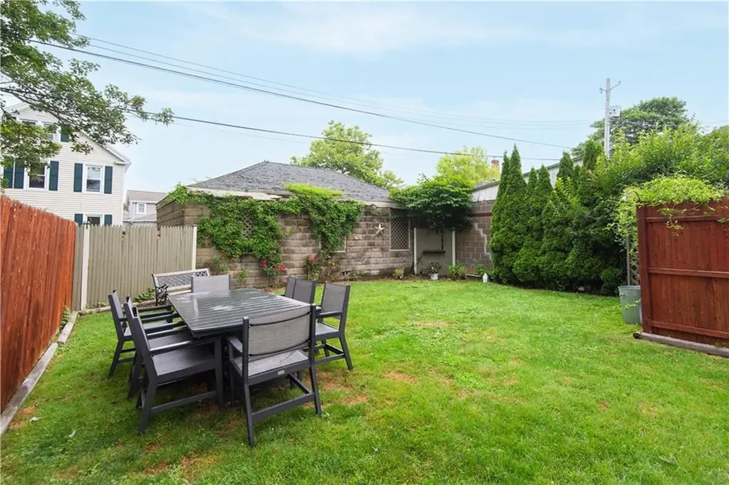 32 Hammond Street Newport RI 02840