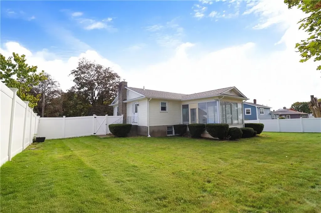 18 Meadowcrest Drive Cumberland RI 02864