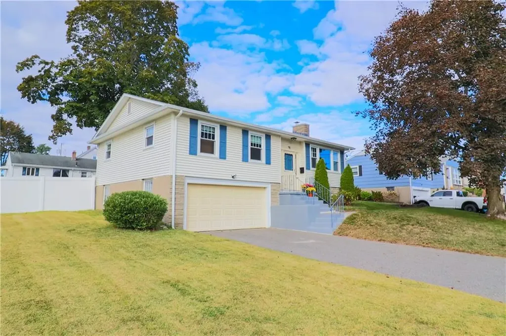 18 Meadowcrest Drive Cumberland RI 02864