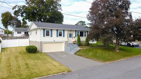 18 Meadowcrest Drive Cumberland RI 02864