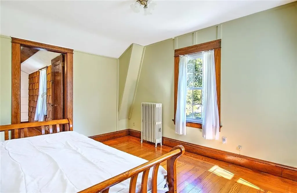 3383 West Shore Road Warwick RI 02886