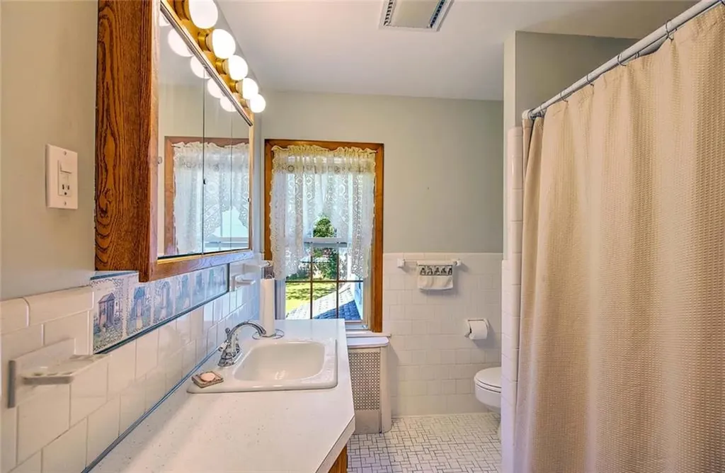 3383 West Shore Road Warwick RI 02886