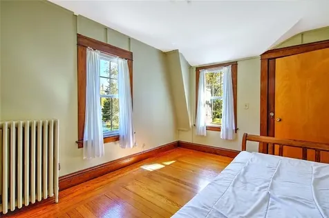 3383 West Shore Road Warwick RI 02886