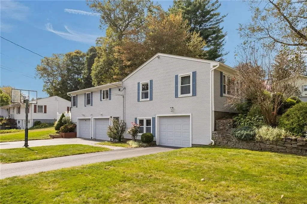 2 Fairview Drive Smithfield RI 02828