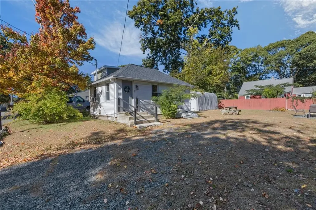 31 Oakhurst Avenue Warwick RI 02889