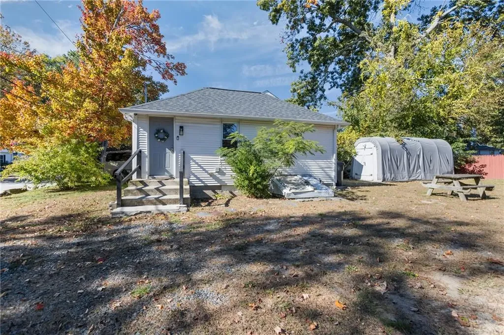 31 Oakhurst Avenue Warwick RI 02889