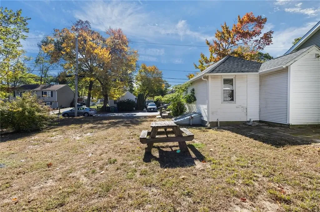 31 Oakhurst Avenue Warwick RI 02889