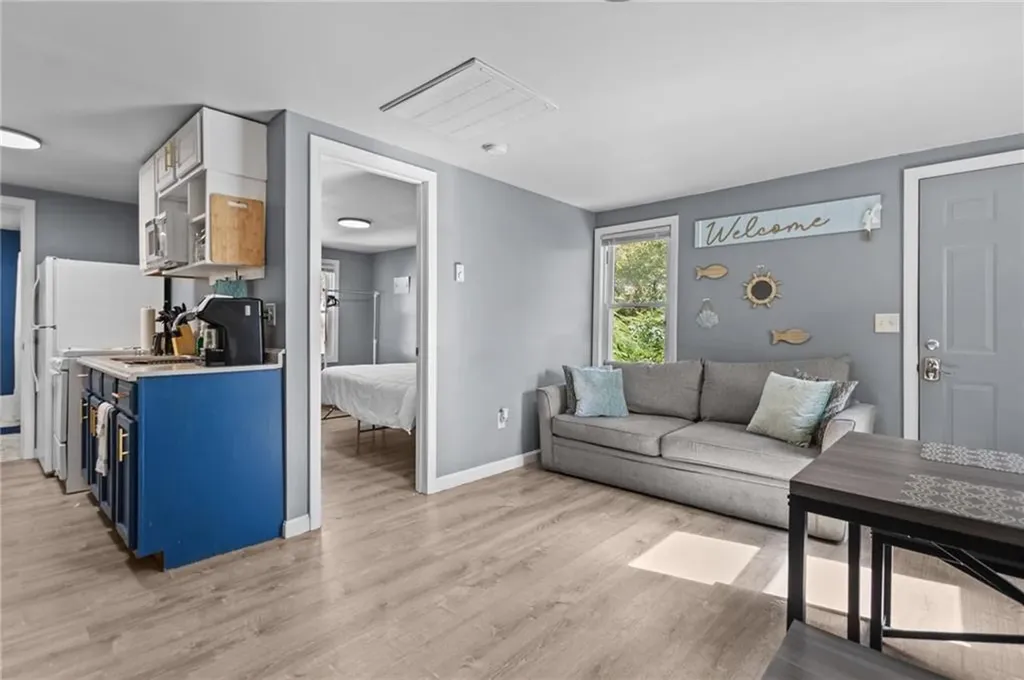 31 Oakhurst Avenue Warwick RI 02889