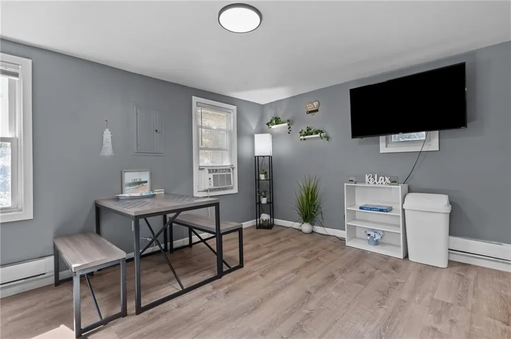 31 Oakhurst Avenue Warwick RI 02889